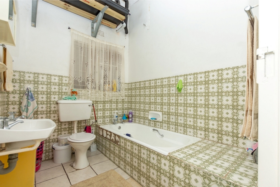 4 Bedroom Property for Sale in Middedorp Western Cape